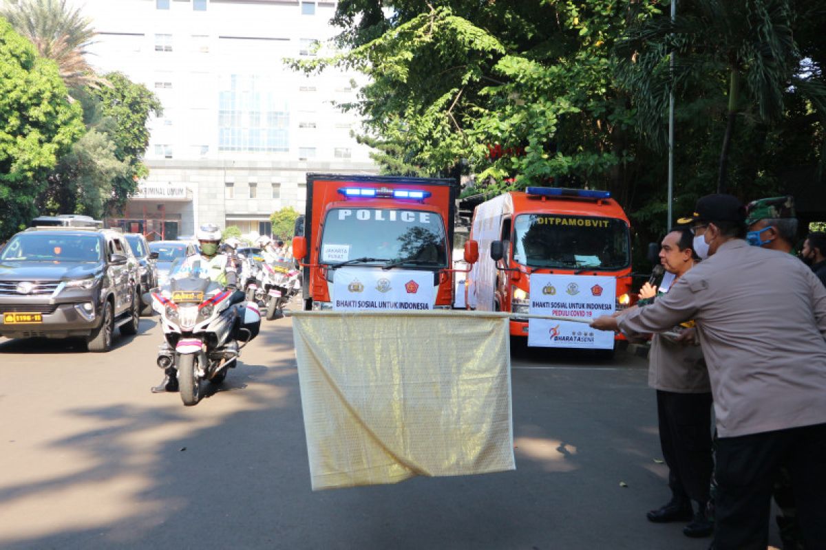 TNI-Polri bagikan 15.000 paket sembako ke masyarakat terdampak COVID-19