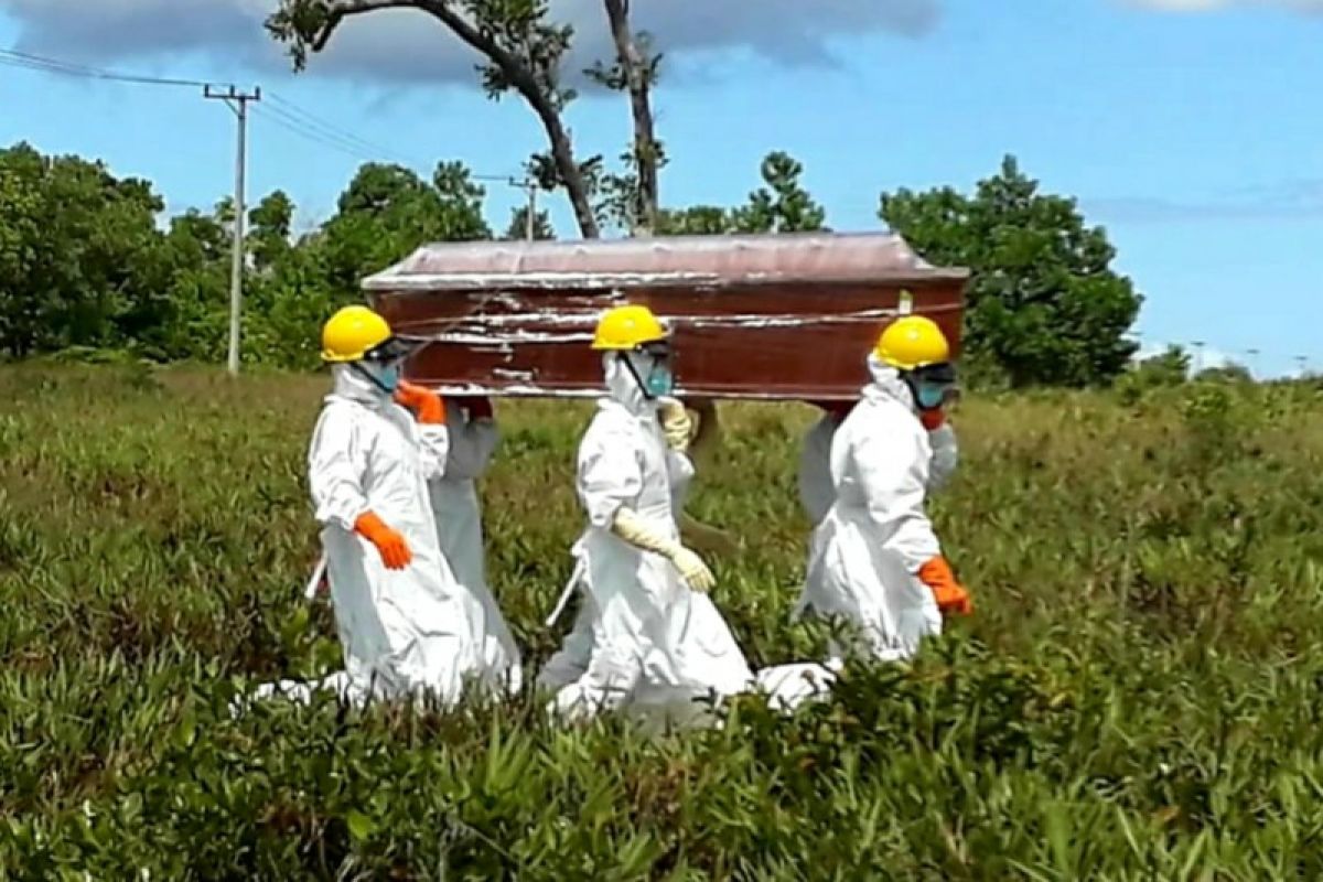 TNI bantu pemakaman pasien menggunakan protokol kesehatan di Sukamara