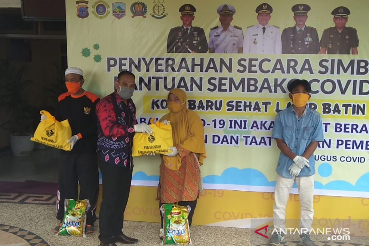 Kotabaru bagikan 12.193 paket sembako dampak COVID-19