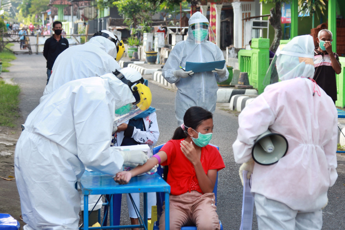 Kontak pasien corona, puluhan warga Kelurahan Tempurejo Kediri jalani tes cepat