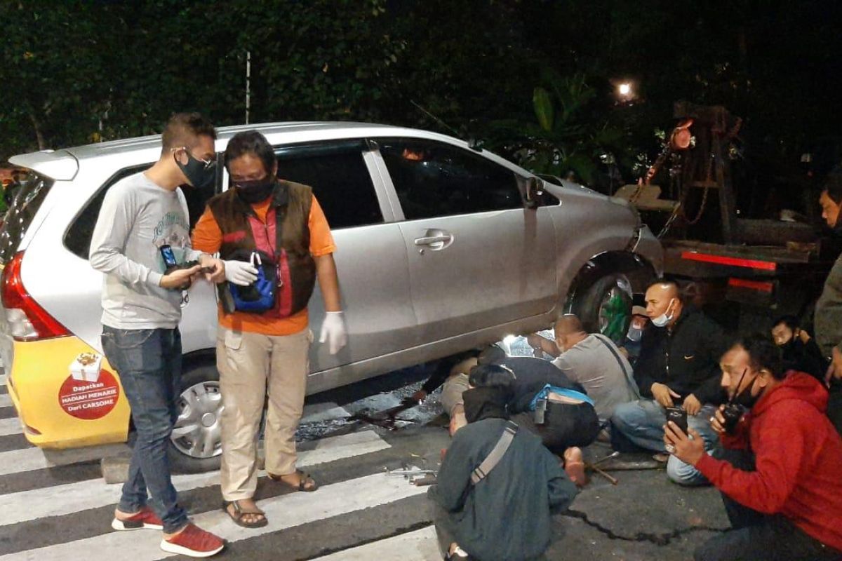 Pengendara motor dan penumpang tewas dalam kecelakaan di Pulogadung