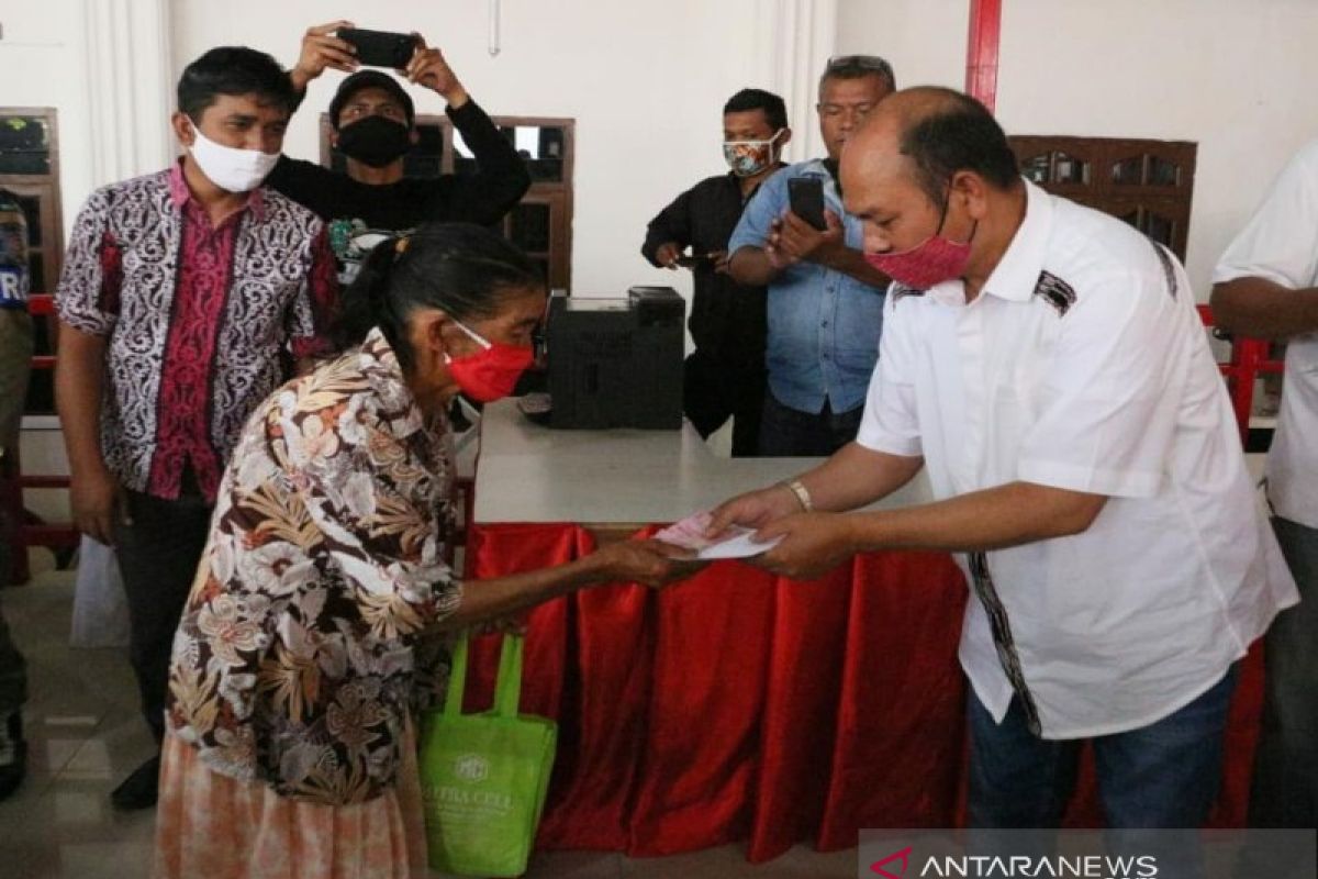 Pemkab Taput salurkan BLT Rp600 ribu dari APBD untuk 1.458 keluarga