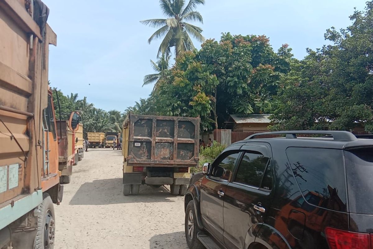 Anggota DPRD ingatkan perusahaan sawit tidak hambat petani bawa hasil panen