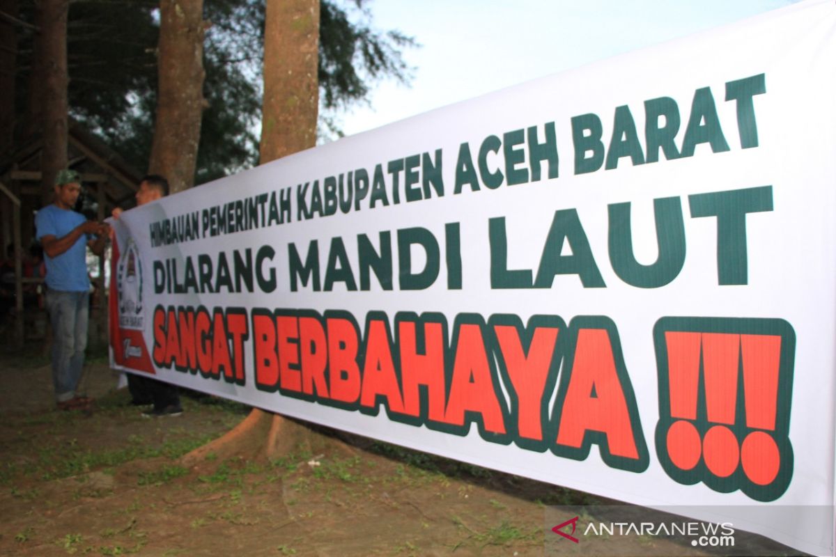 Himbauan larangan mandi laut di Aceh Barat