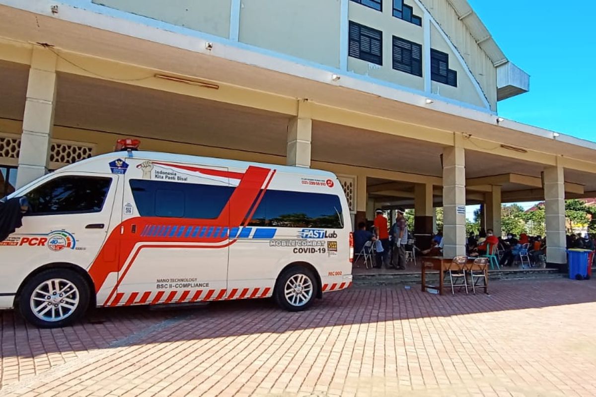 Mobil laboratorium PCR pinjaman BNPB beroperasi di Surabaya