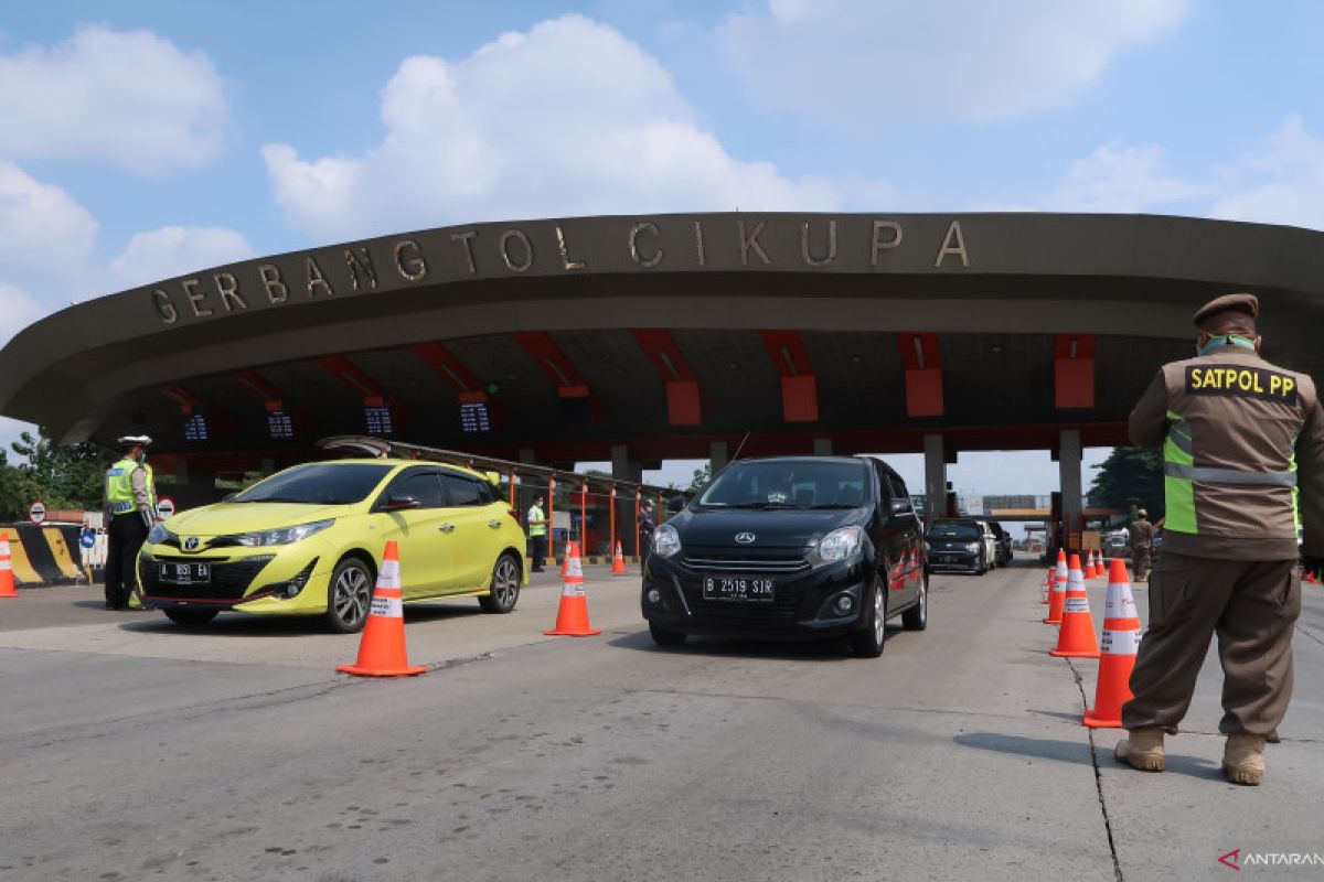 Arus kendaraan terpantau ramai lancar di Tol Cikupa