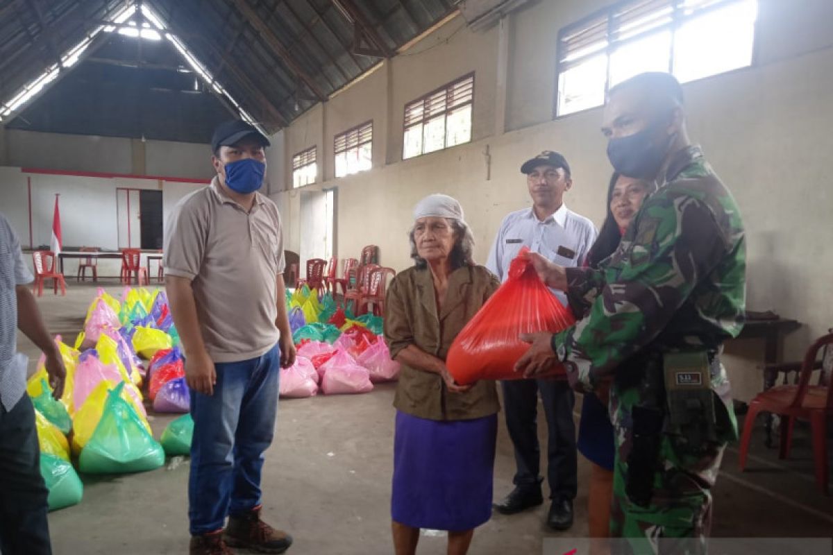 Pemerintah Kabupaten Minahasa Tenggara salurkan 127 ton beras ke warga terdampak