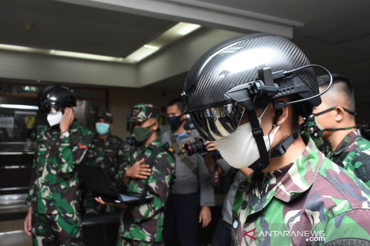 Cegah COVID-19, TNI AD menggunakan "Helmet Thermal KC Wearable"