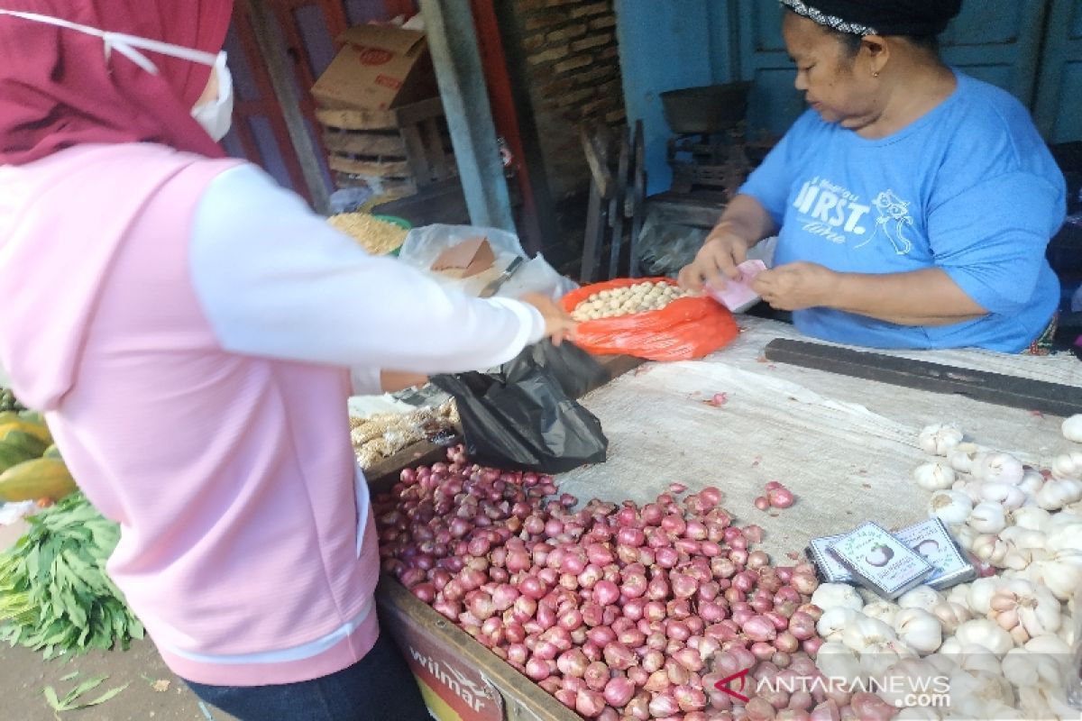 Harga bawang di Sampit melambung