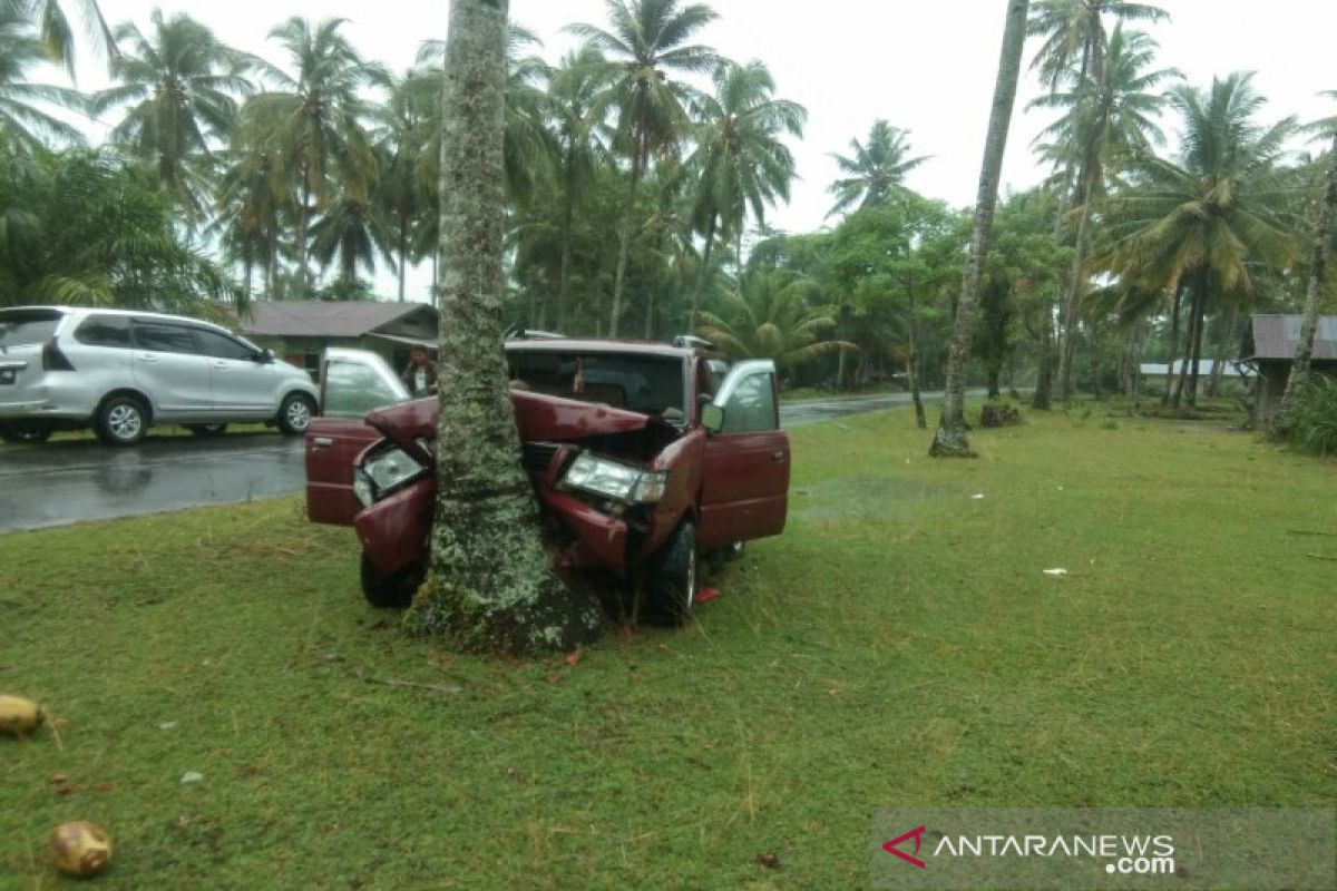 Mobil rombongan dari Siantar laka tunggal di Tapteng, 2 meninggal