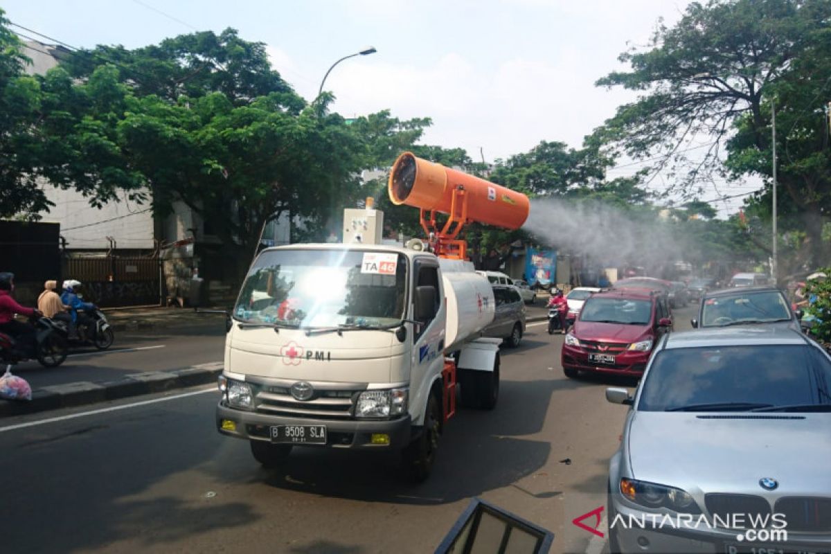 PMI Tangerang pakai empat mobil gunner penyemprotan disinfeksi jalan protokol