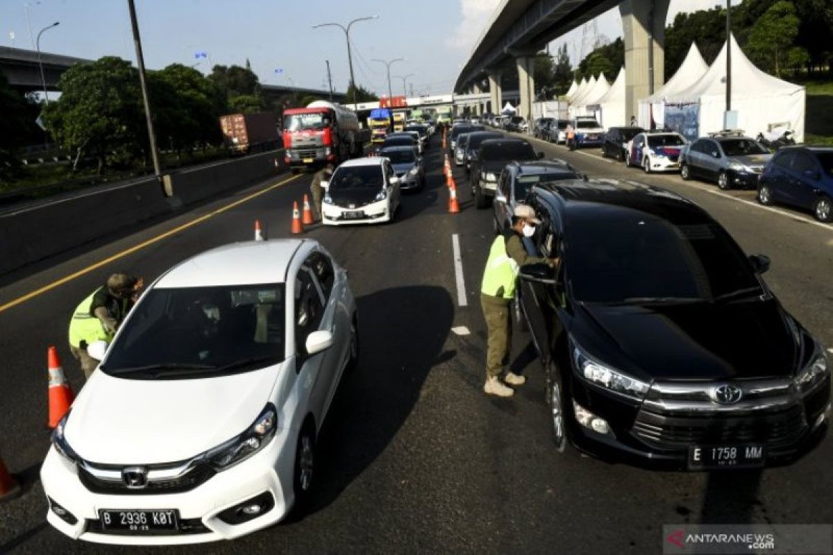 Menyekat arus balik di jalan tol demi tekan COVID-19 Jabodetabek