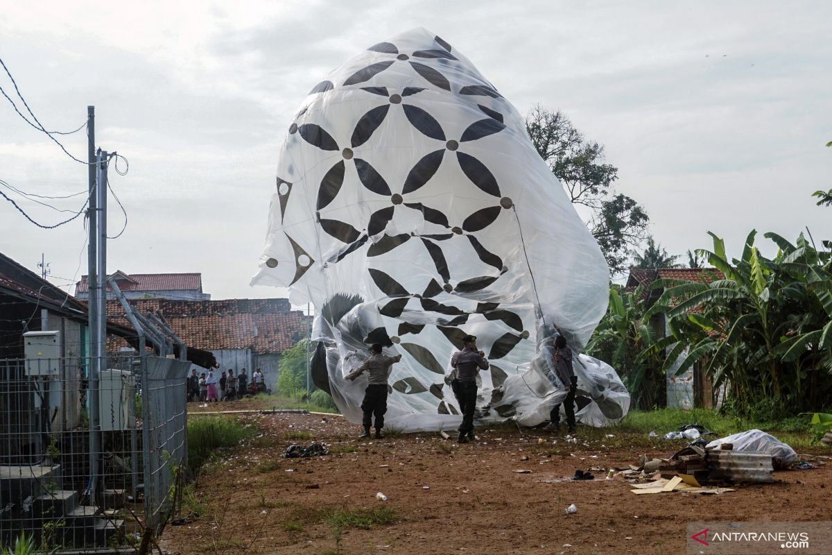 Polisi sita ratusan balon udara dan petasan