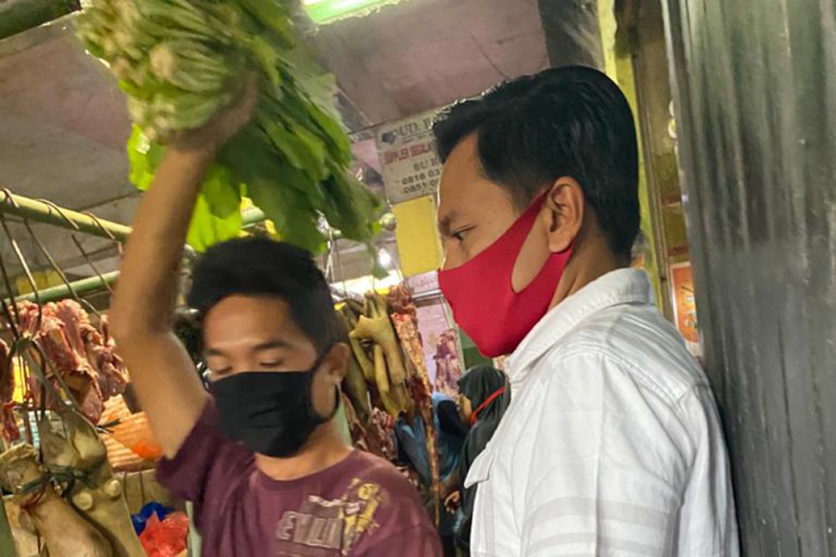 Banyak pedagang pasar di Rungkut Surabaya abaikan protokol kesehatan