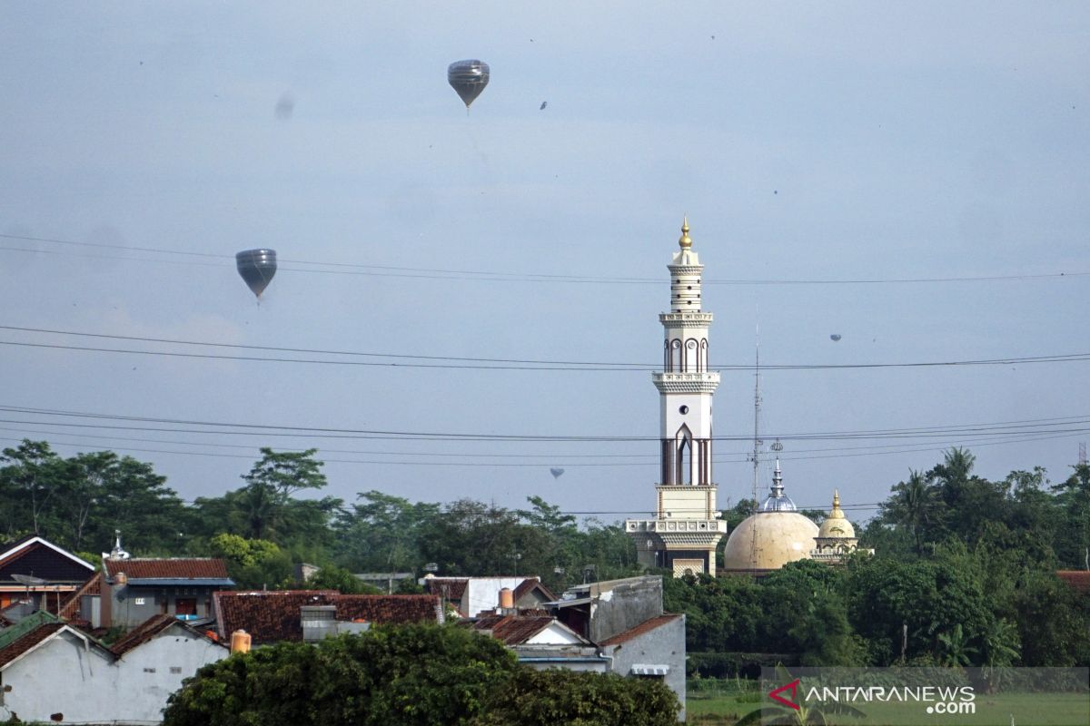 AirNav Indonesia receives reports of wild hot air balloons sightings