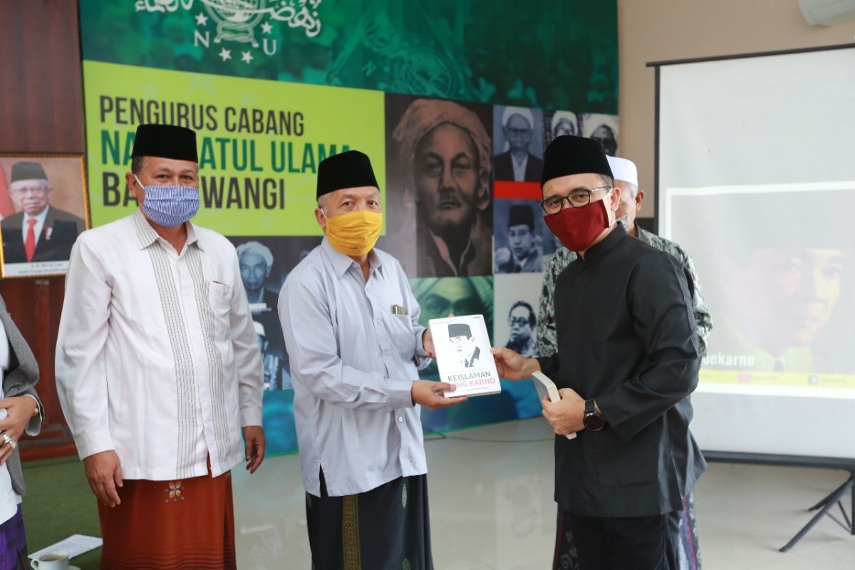 Bupati Banyuwangi bagikan paket buku tentang Bung Karno