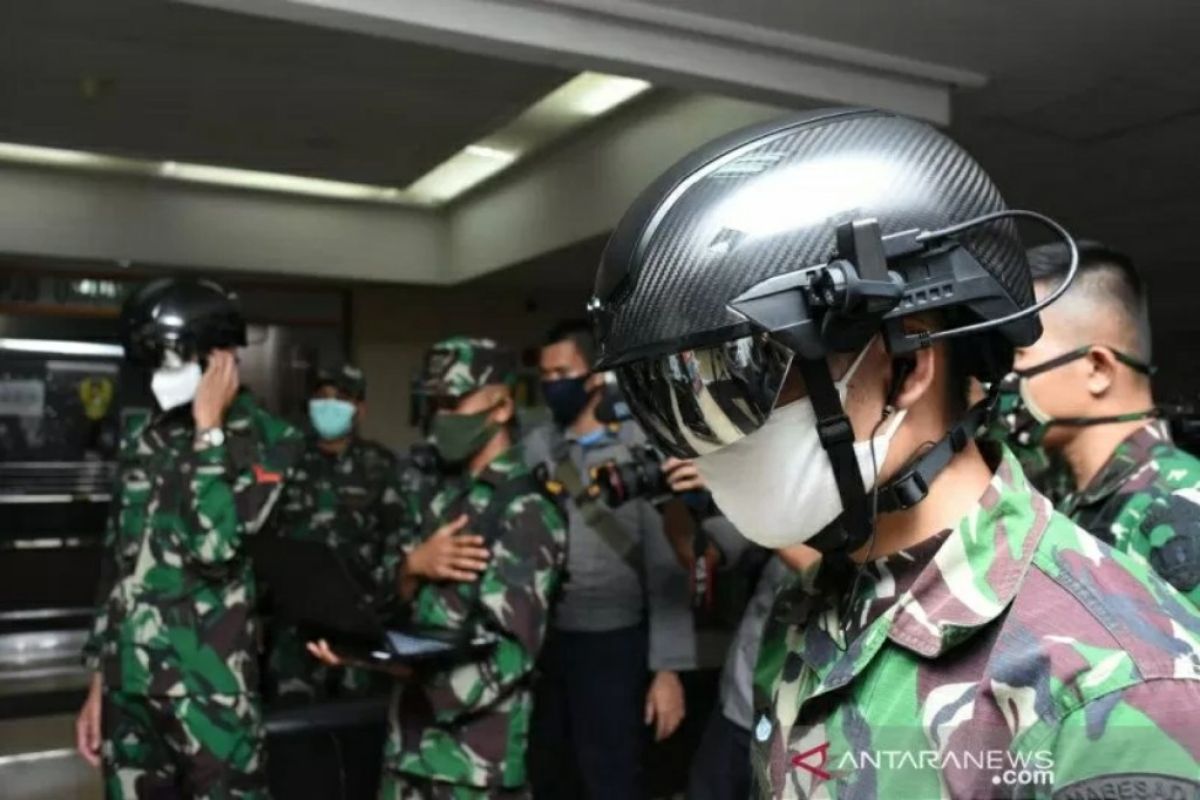 TNI AD gunakan "Helmet Thermal KC Wearable" cegah COVID-19