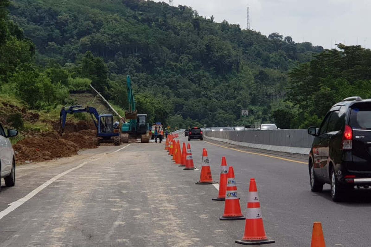 Jalur Tol Semarang-Solo sudah dibuka kembali setelah tertimbun longsor