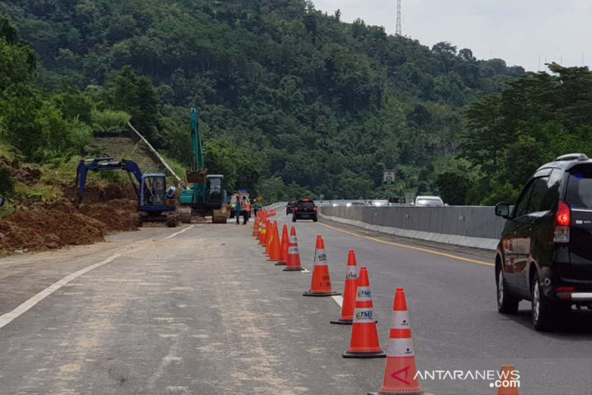 Jalur Tol Semarang-Solo yang tertimbun longsor kembali dibuka
