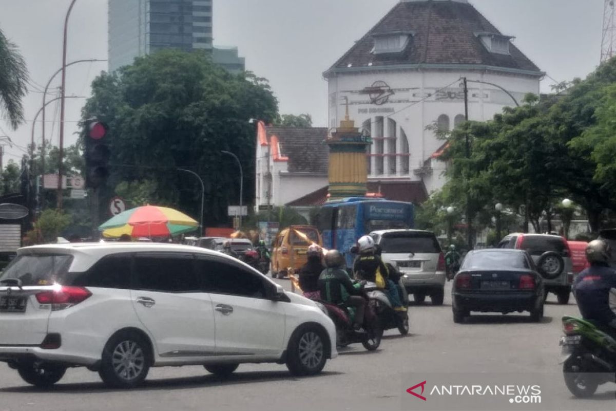 Arus lalu lintas saat libur  nasional di Kota Medan ramai