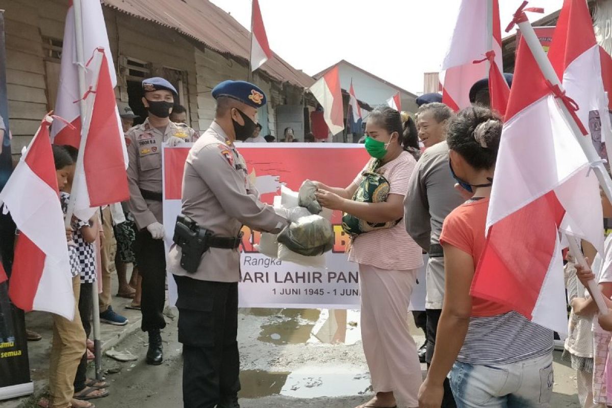 Peringati Hari Lahir Pancasila, Brimob Polda Sumut salurkan bantuan untuk masyarakat