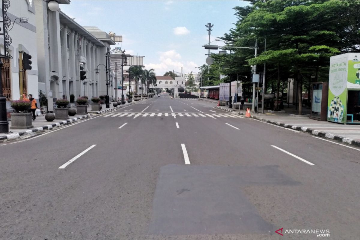 Seluruh jalan Kota Bandung segera dibuka kembali