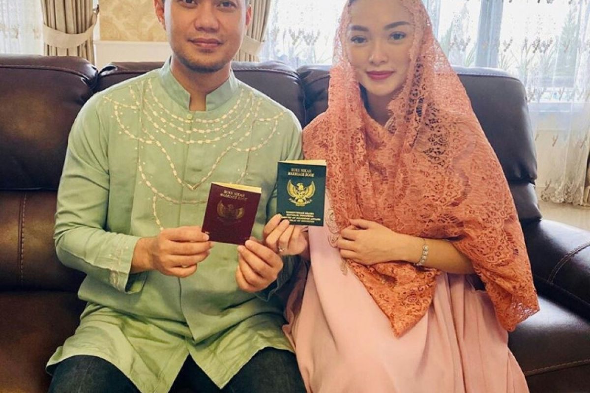 Zaskia Gotik resmi nikah secara negara