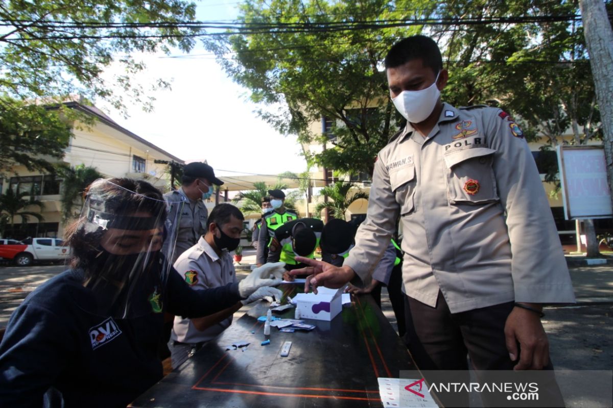 70 personel polisi pengamanan perbatasan Gorontalo jalani rapid test