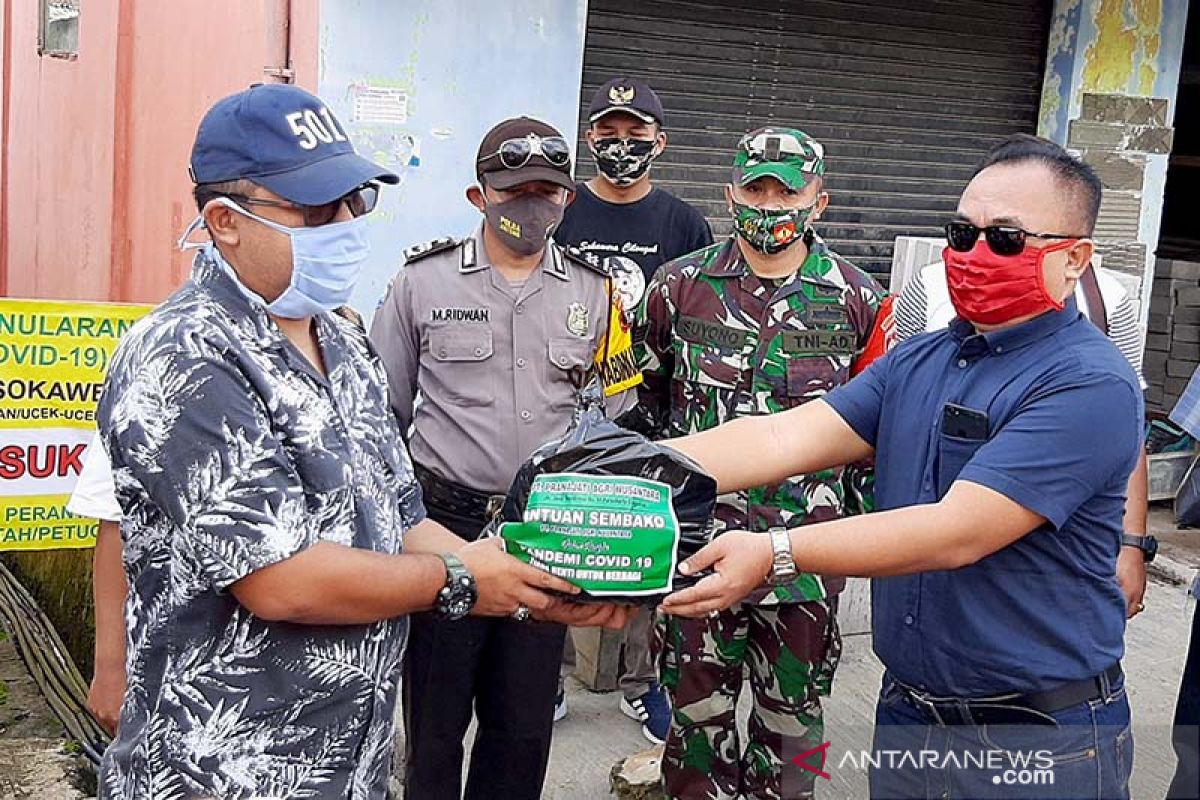 PJ Agrinus berikan bantuan pangan warga jalani karantina wilayah di Banyumas