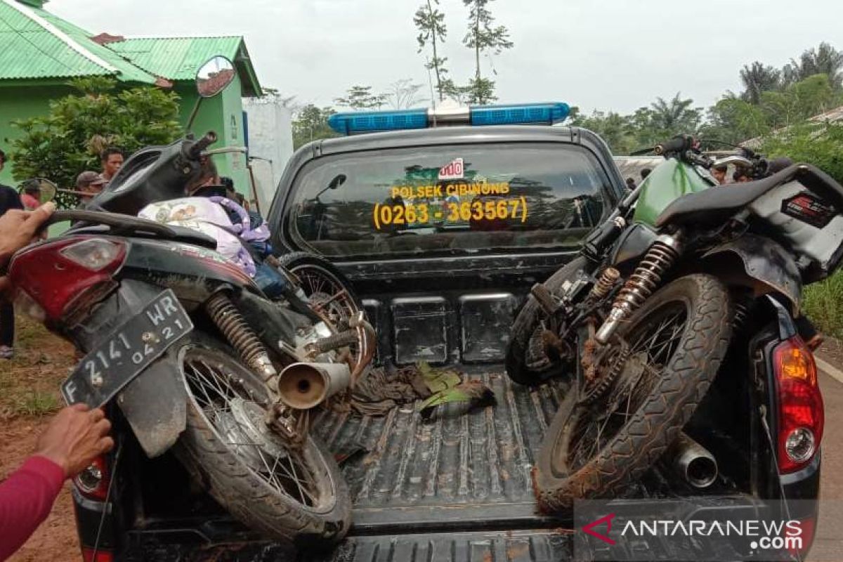 Seorang remaja tewas ditempat setelah sepeda motor adu banteng