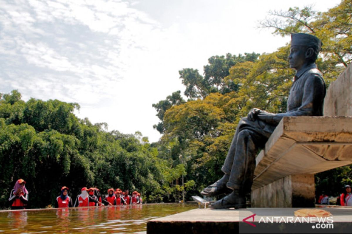 Puan Maharani ceritakan kisah Bung Karno berjualan kain di Ende