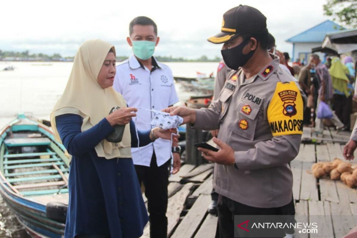 Polres Batola lakukan patroli dialogis disiplinkan masyarakat