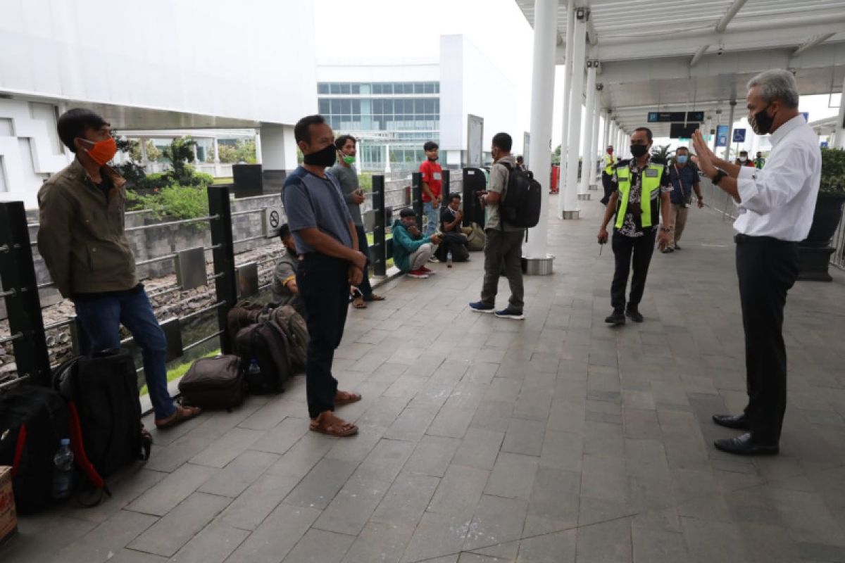 Ganjar lakukan  inspeksi kerumunan di Bandara Ahmad Yani Semarang