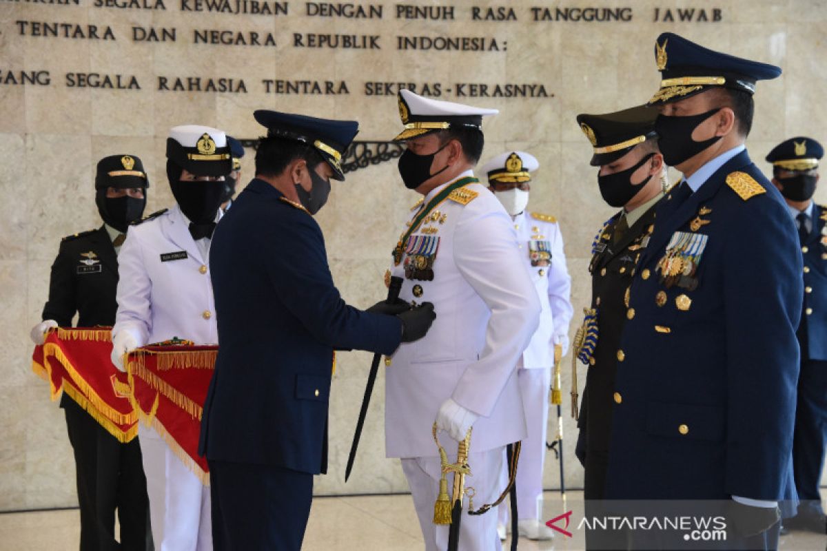Panglima TNI sematkan Tanda Kehormatan kepada Kasal dan Kasau