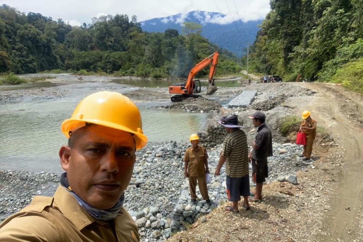 PUPR Aceh Barat tangani erosi sungai di Sikundo kurang 45 hari kerja