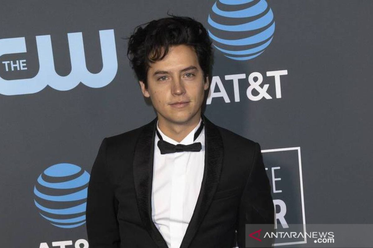 Aktor Cole Sprouse ditahan saat protes George Floyd