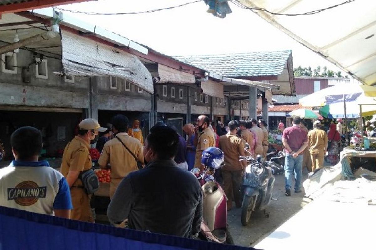 Tim terpadu tertibkan sejumlah pasar  di Gunungsitoli