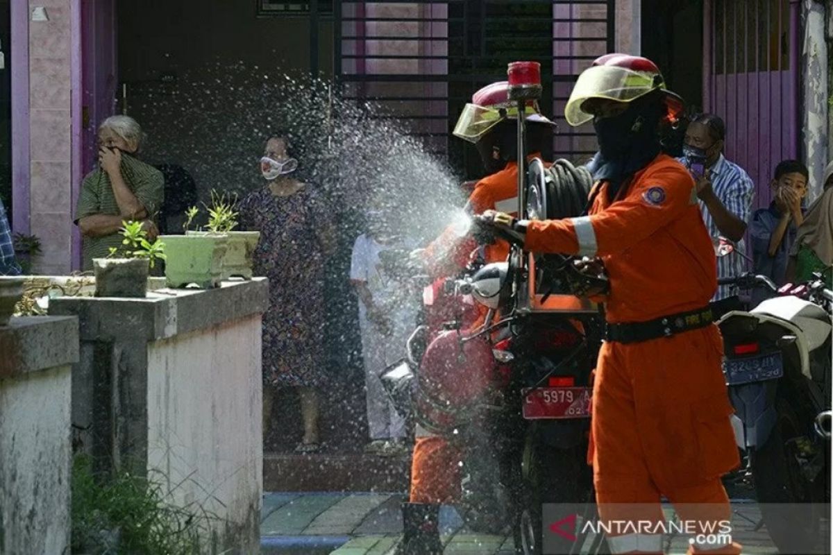 Gedung sekolah di Tarakan disemprot disinfektan jelang pembagian rapor