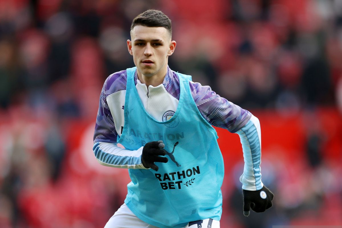 City peringatkan Phil Foden karena melanggar 