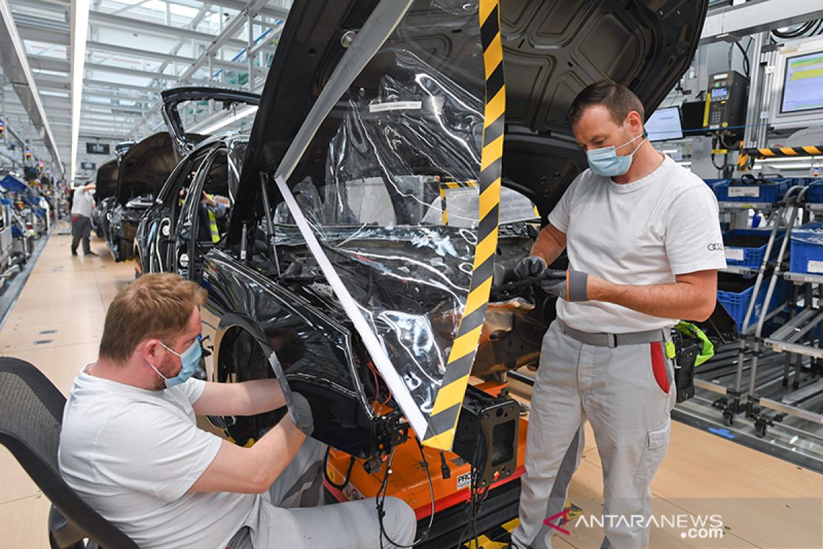 Semikonduktor langka, produsen mobil pangkas fitur