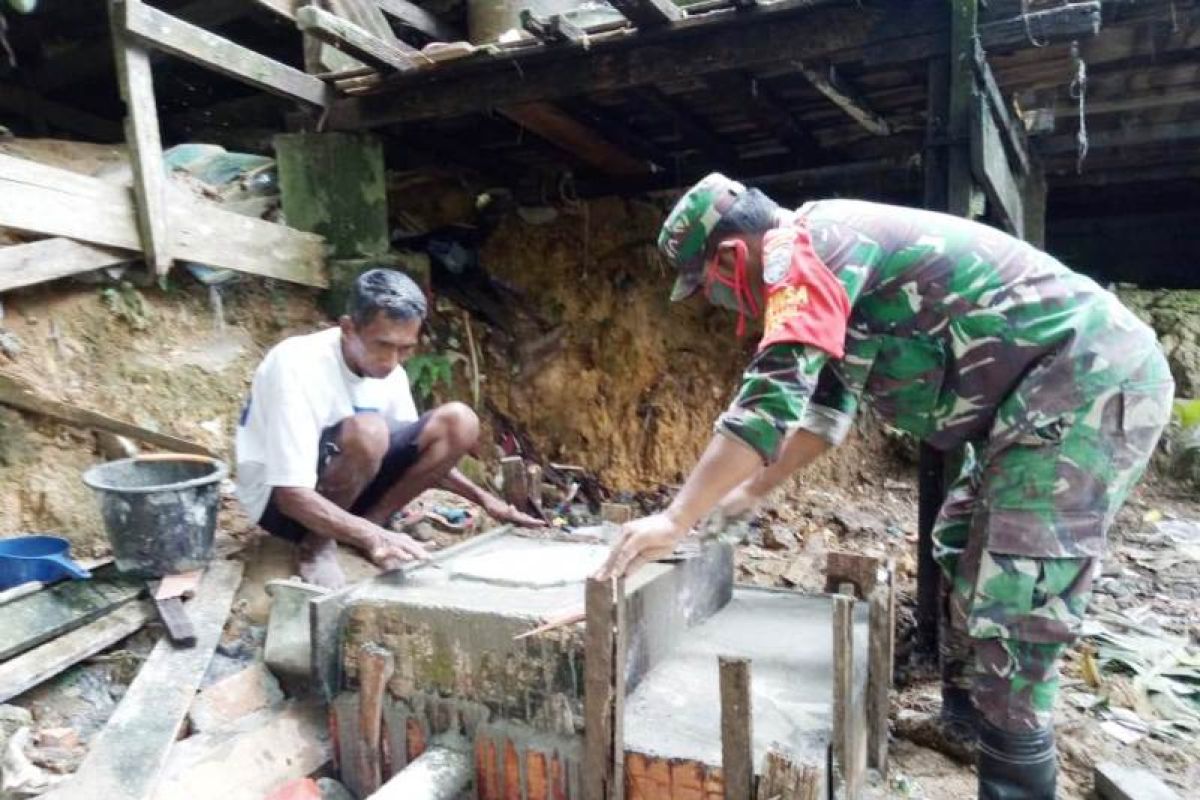 Kodim 0105 Aceh Barat bangun jamban untuk warga kurang mampu