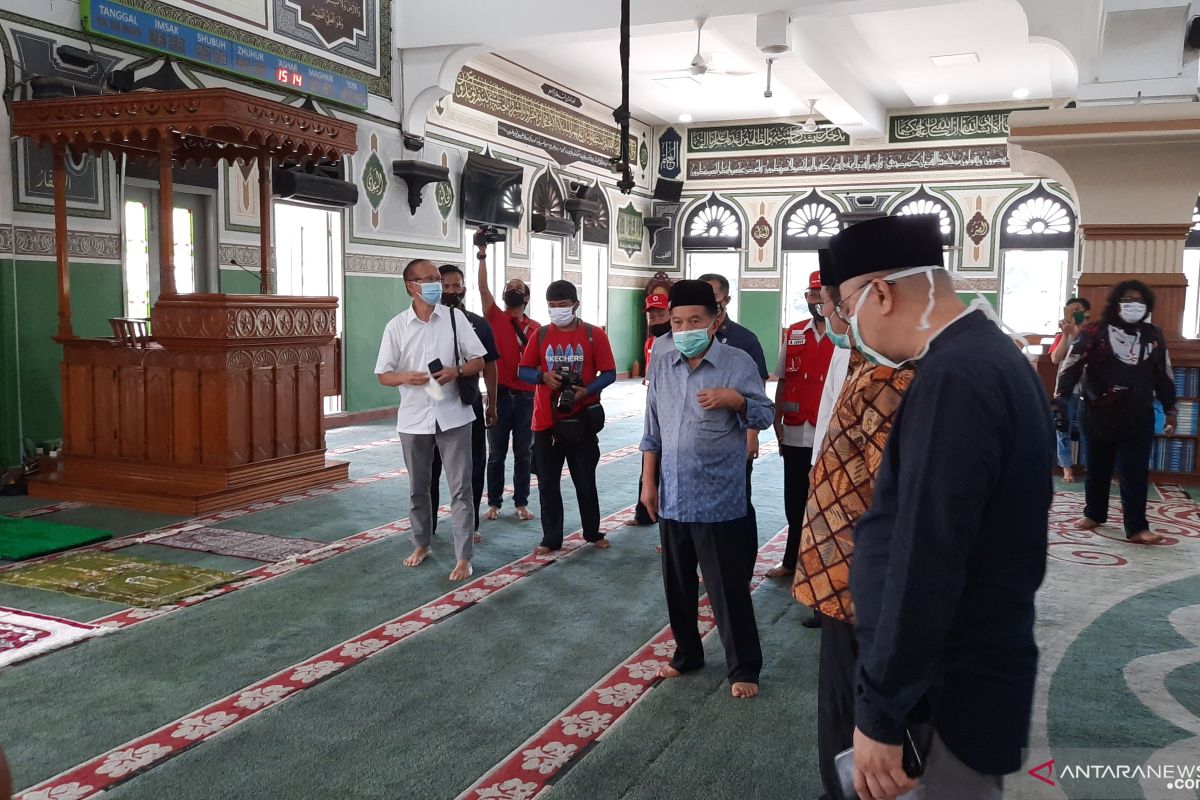 Ketum DMI Jusuf Kalla shalat ashar berjamaah di Masjid Agung Al Azhar