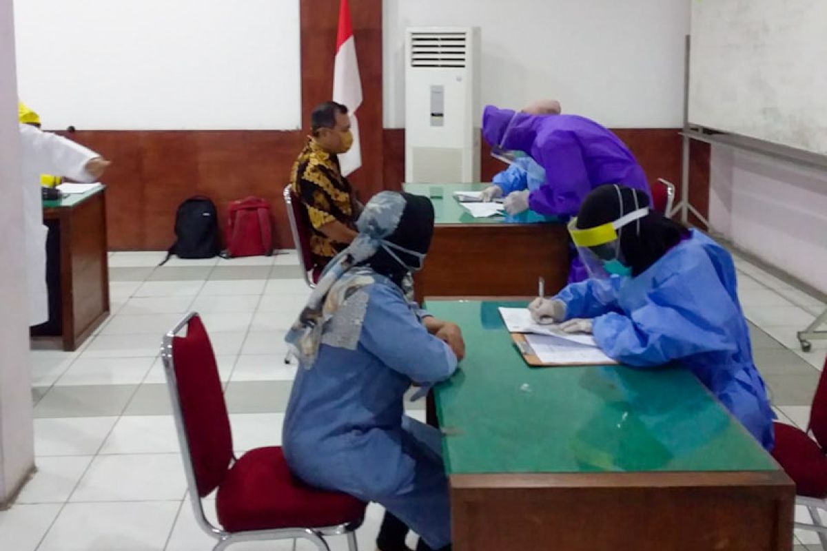 Tes cepat acak pada hari pertama di Yogyakarta sasar 100 pedagang