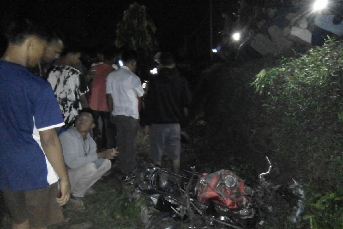 Pengendara motor tewas tabrakan kontra mobil tangki di jalinsum Medan - Pematangsiantar