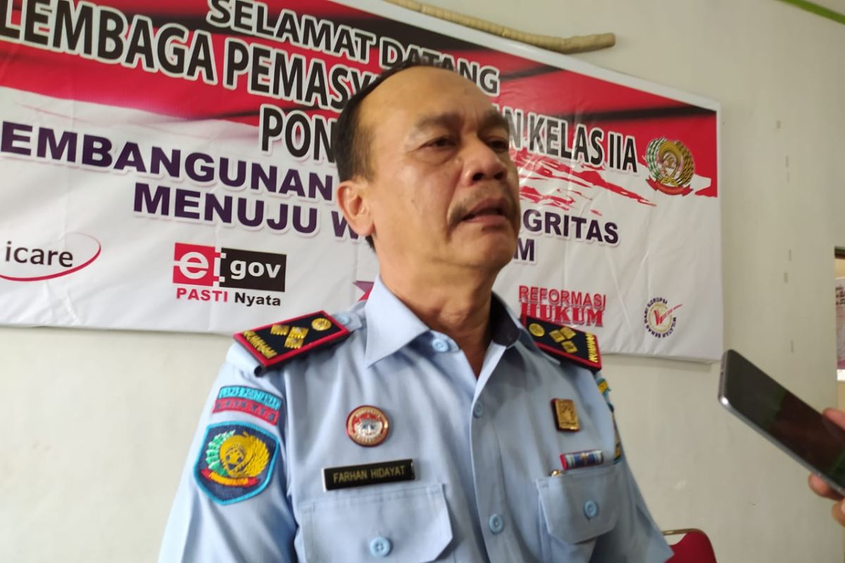 Warga binaan LP Pontianak produksi ratusan APD