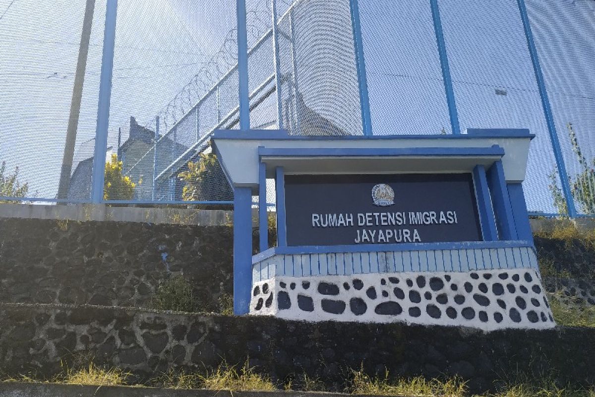 Jayapura Immigration Office deports 30 Papua New Guinea nationals