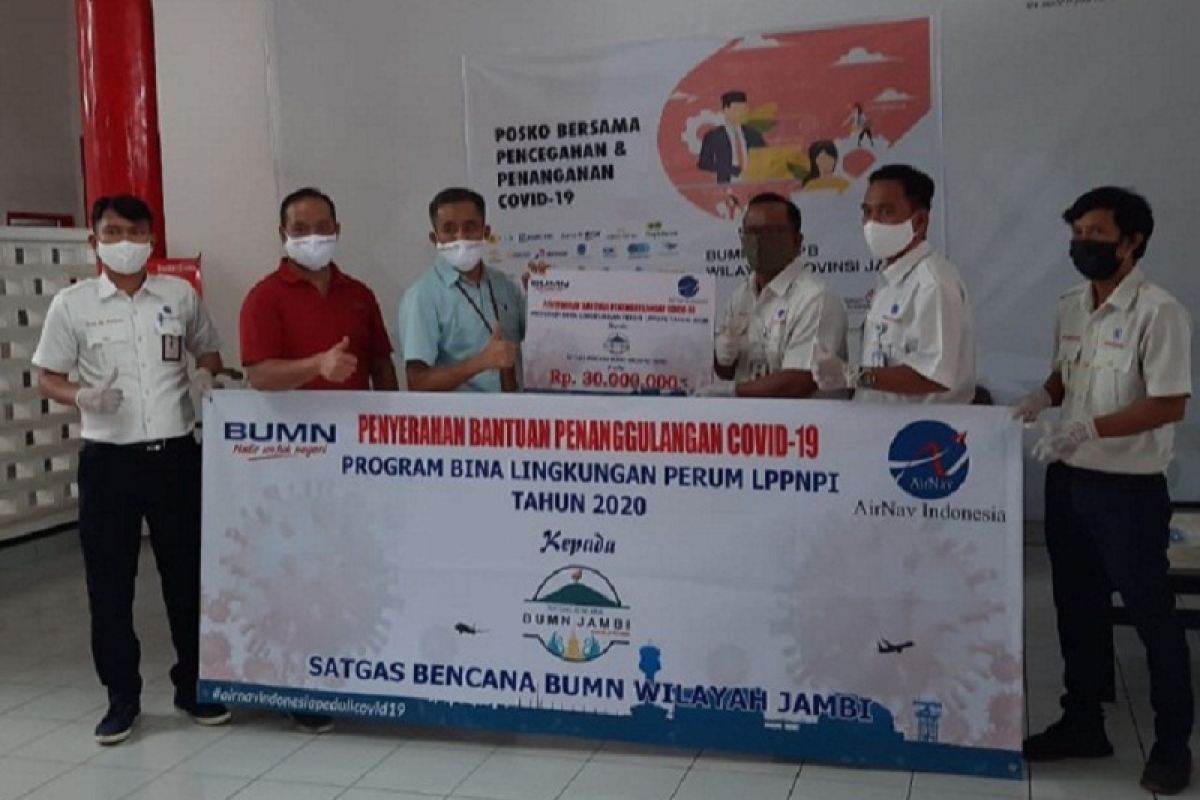 AirNav Indonesia Area  Jambi serahkan bantuan melalui Satgas BUMN