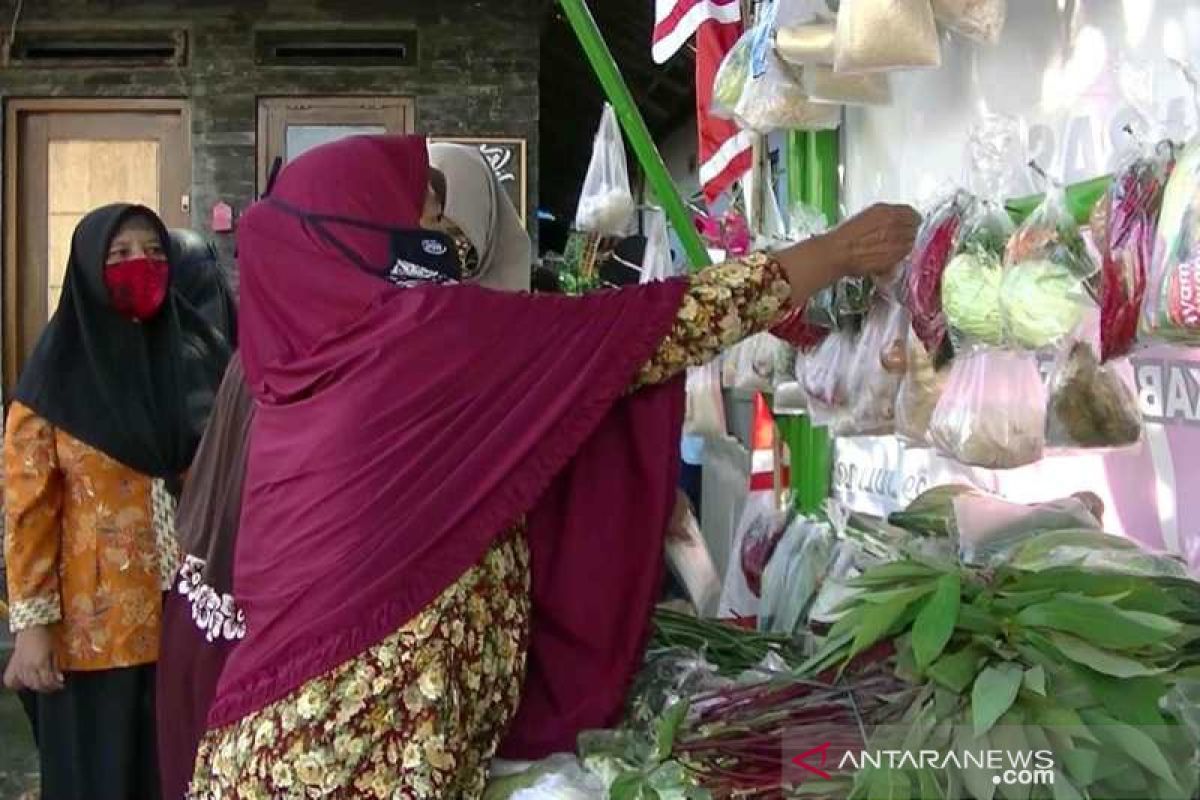 Posko "Jogo Tonggo" Desa Gambasan Temanggung sediakan sembako gratis