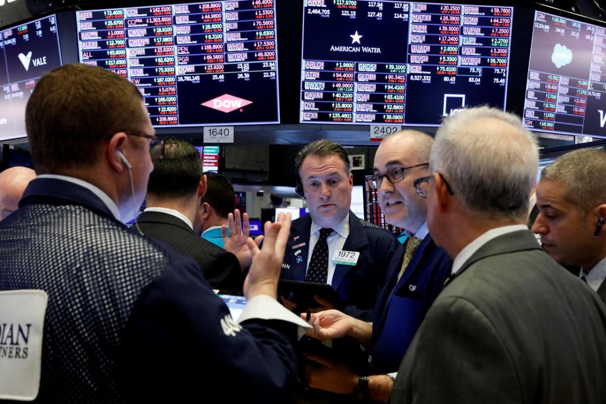 Saham-saham Wall Street dibuka lebih tinggi di tengah kerusahan di AS