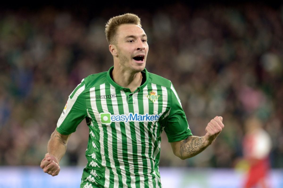 Real Betis sepakat perpanjang kontrak Loren Moron meskipun striker itu sedang dibidik Spurs